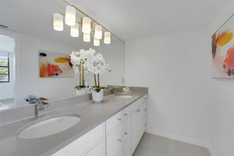 Condo in Maitland, Florida, 2 bedrooms № 2103522 - photo 18