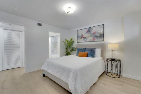 Condo in Maitland, Florida, 2 bedrooms № 2103522 - photo 20
