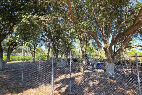 House in LaBelle, Florida 3 bedrooms, 173.91 sq.m. № 2076764 - photo 29
