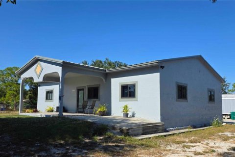 House in LaBelle, Florida 3 bedrooms, 173.91 sq.m. № 2076764 - photo 3