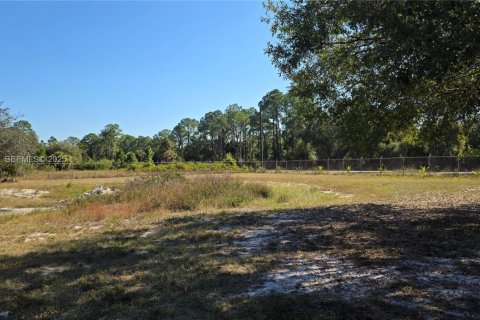 House in LaBelle, Florida 3 bedrooms, 173.91 sq.m. № 2076764 - photo 23