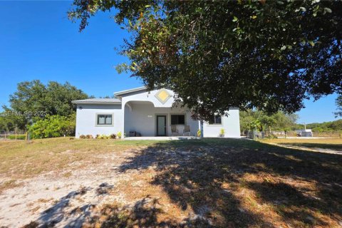House in LaBelle, Florida 3 bedrooms, 173.91 sq.m. № 2076764 - photo 27