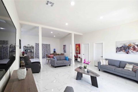 House in LaBelle, Florida 3 bedrooms, 173.91 sq.m. № 2076764 - photo 7