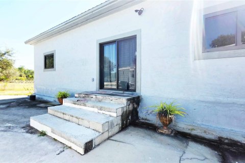 House in LaBelle, Florida 3 bedrooms, 173.91 sq.m. № 2076764 - photo 21