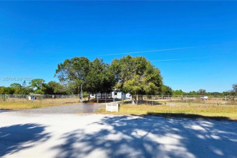 House in LaBelle, Florida 3 bedrooms, 173.91 sq.m. № 2076764 - photo 28