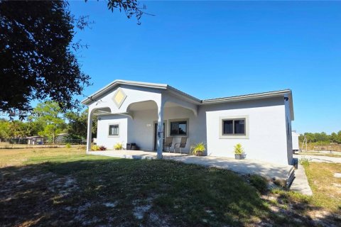 House in LaBelle, Florida 3 bedrooms, 173.91 sq.m. № 2076764 - photo 4