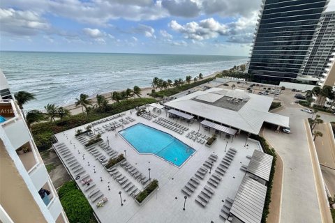 Copropriété à louer à Hallandale Beach, Floride: 1 chambre, 80.82 m2 № 1993283 - photo 3