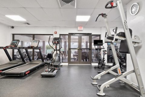 Copropriété à louer à Hallandale Beach, Floride: 1 chambre, 80.82 m2 № 1993283 - photo 28