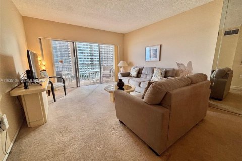 Copropriété à louer à Hallandale Beach, Floride: 1 chambre, 80.82 m2 № 1993283 - photo 10