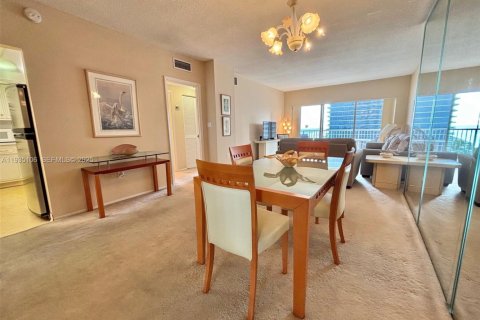 Copropriété à louer à Hallandale Beach, Floride: 1 chambre, 80.82 m2 № 1993283 - photo 11