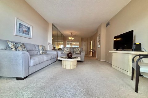 Copropriété à louer à Hallandale Beach, Floride: 1 chambre, 80.82 m2 № 1993283 - photo 9