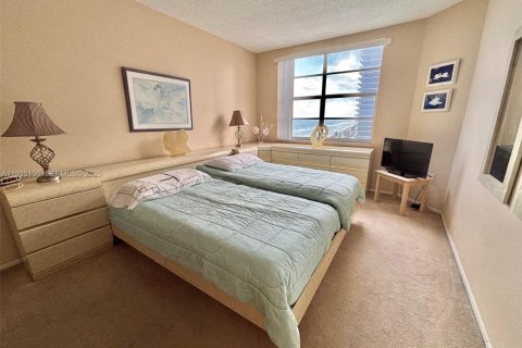 Copropriété à louer à Hallandale Beach, Floride: 1 chambre, 80.82 m2 № 1993283 - photo 17