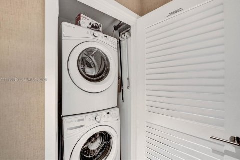 Купить кондоминиум в Майами, Флорида 1 спальня, 82.03м2, № 2168012 - фото 14