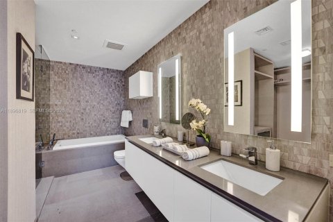 Купить кондоминиум в Майами, Флорида 1 спальня, 82.03м2, № 2168012 - фото 13