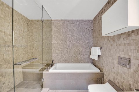 Купить кондоминиум в Майами, Флорида 1 спальня, 82.03м2, № 2168012 - фото 11