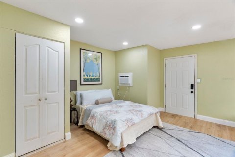 Casa en venta en Orlando, Florida, 5 dormitorios, 163.51 m2 № 1914051 - foto 15