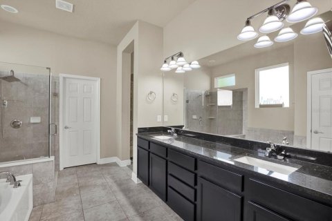 House in Apollo Beach, Florida 3 bedrooms, 237.27 sq.m. № 1744558 - photo 28