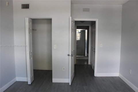 Copropriété à louer à Miramar, Floride: 2 chambres, 90.77 m2 № 1987350 - photo 12