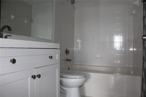 Copropriété à louer à Miramar, Floride: 2 chambres, 90.77 m2 № 1987350 - photo 16