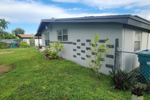 Casa en venta en Miami, Florida, 3 dormitorios, 105.91 m2 № 1881541 - foto 15