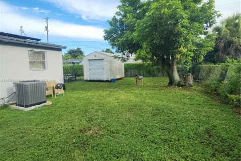 Casa en venta en Miami, Florida, 3 dormitorios, 105.91 m2 № 1881541 - foto 16