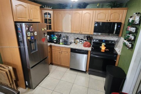 Casa en venta en Miami, Florida, 3 dormitorios, 105.91 m2 № 1881541 - foto 1