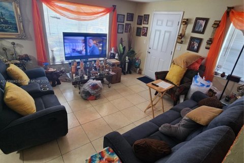 Casa en venta en Miami, Florida, 3 dormitorios, 105.91 m2 № 1881541 - foto 2