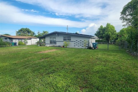 Casa en venta en Miami, Florida, 3 dormitorios, 105.91 m2 № 1881541 - foto 14