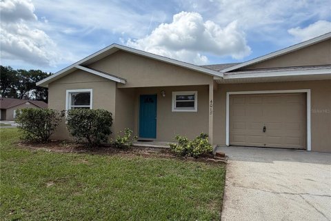 Dúplex en venta en Apopka, Florida, 4 dormitorios, 175.21 m2 № 2099758 - foto 2