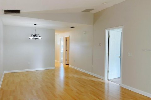 Dúplex en venta en Apopka, Florida, 4 dormitorios, 175.21 m2 № 2099758 - foto 10