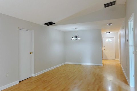 Dúplex en venta en Apopka, Florida, 4 dormitorios, 175.21 m2 № 2099758 - foto 5