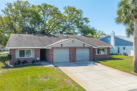 Duplex in Port Orange, Florida 3 bedrooms, 118.91 sq.m. № 2148897