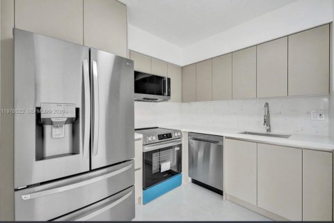 Купить виллу или дом в Окленд-Парк, Флорида 2 спальни, 81.94м2, № 2040965 - фото 7