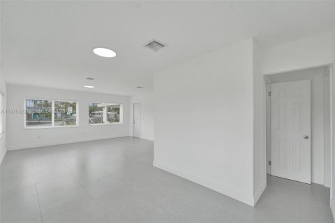 Купить виллу или дом в Окленд-Парк, Флорида 2 спальни, 81.94м2, № 2040965 - фото 19