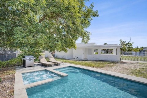 Купить виллу или дом в Окленд-Парк, Флорида 2 спальни, 81.94м2, № 2040965 - фото 22
