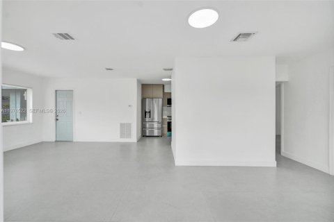 Купить виллу или дом в Окленд-Парк, Флорида 2 спальни, 81.94м2, № 2040965 - фото 21