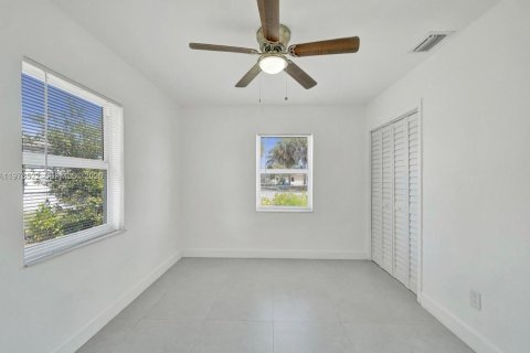 Купить виллу или дом в Окленд-Парк, Флорида 2 спальни, 81.94м2, № 2040965 - фото 6