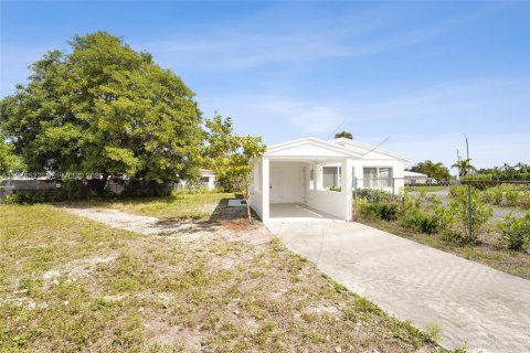 Купить виллу или дом в Окленд-Парк, Флорида 2 спальни, 81.94м2, № 2040965 - фото 24