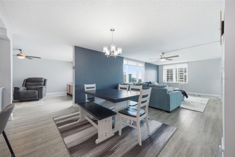 Condo in Clearwater, Florida, 2 bedrooms  № 2214750 - photo 14