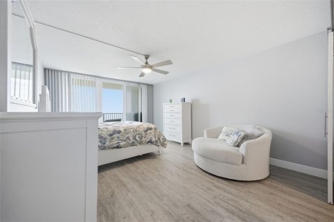 Condo in Clearwater, Florida, 2 bedrooms  № 2214750 - photo 21