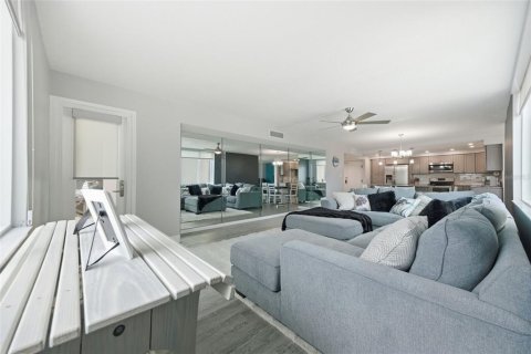 Condo in Clearwater, Florida, 2 bedrooms  № 2214750 - photo 19