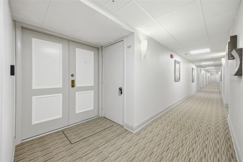 Condo in Clearwater, Florida, 2 bedrooms  № 2214750 - photo 7