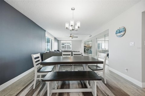 Condo in Clearwater, Florida, 2 bedrooms  № 2214750 - photo 16