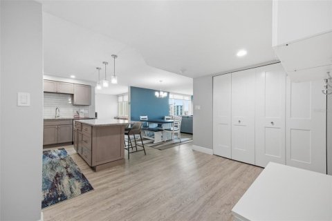 Condo in Clearwater, Florida, 2 bedrooms  № 2214750 - photo 12