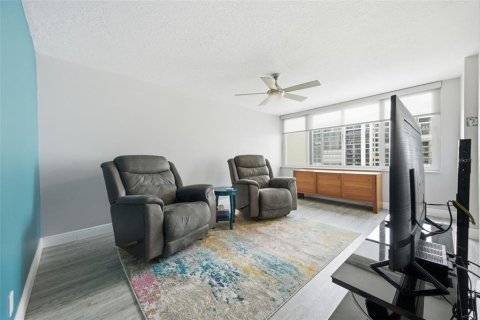 Condo in Clearwater, Florida, 2 bedrooms  № 2214750 - photo 13