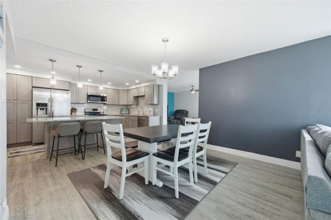 Condo in Clearwater, Florida, 2 bedrooms  № 2214750 - photo 15
