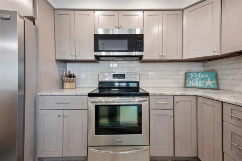 Condo in Clearwater, Florida, 2 bedrooms  № 2214750 - photo 11