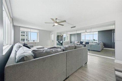 Condo in Clearwater, Florida, 2 bedrooms  № 2214750 - photo 18