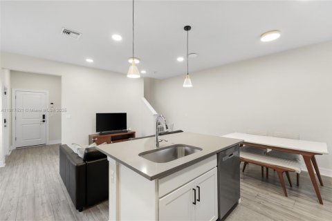 Touwnhouse à louer à Lauderdale Lakes, Floride: 3 chambres, 143.72 m2 № 1974355 - photo 10