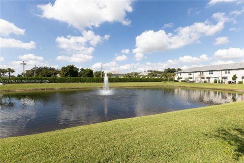Touwnhouse à louer à Lauderdale Lakes, Floride: 3 chambres, 143.72 m2 № 1974355 - photo 30